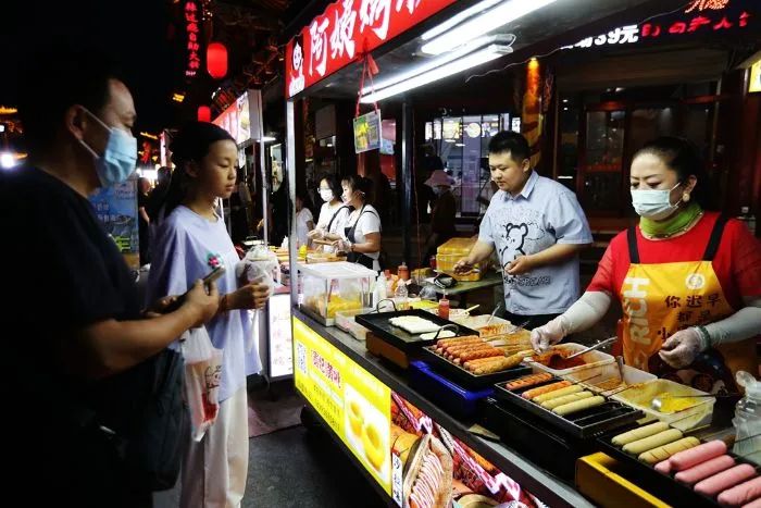 甘州：人潮涌动 夜市火爆
