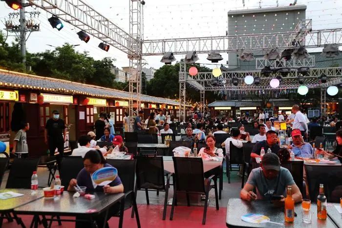 甘州：人潮涌动 夜市火爆