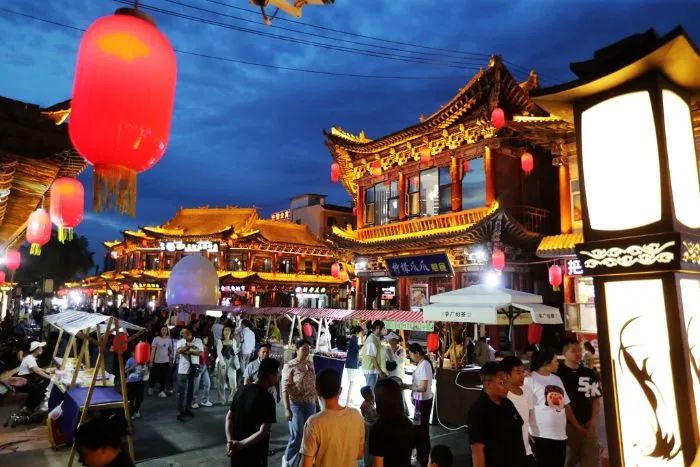 甘州：人潮涌动 夜市火爆