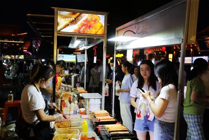 甘州：人潮涌动 夜市火爆