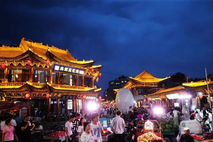 甘州：人潮涌动 夜市火爆