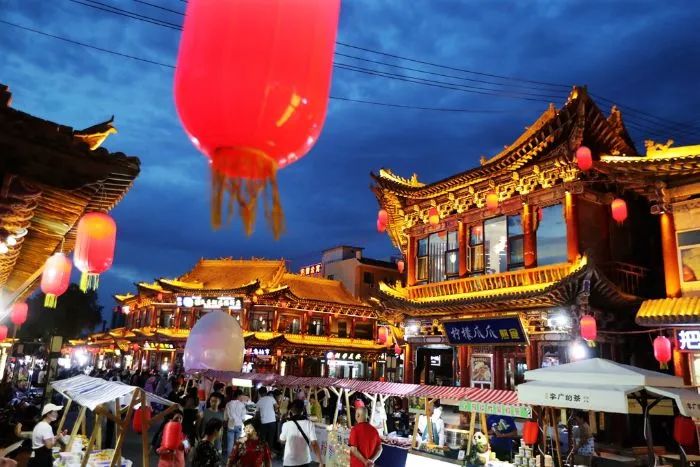 甘州：人潮涌动 夜市火爆