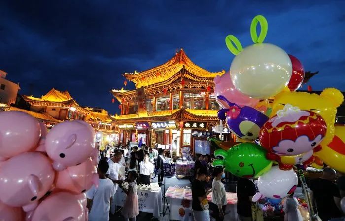 甘州：人潮涌动 夜市火爆