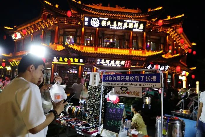 甘州：人潮涌动 夜市火爆