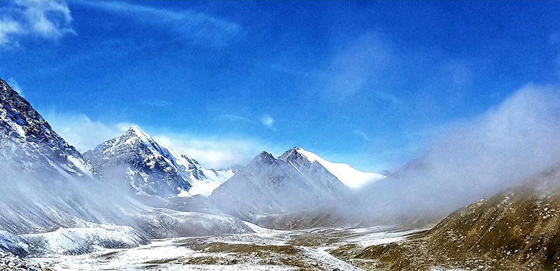 张掖肃南旅游巴尔斯雪山美景：梦幻巴尔斯