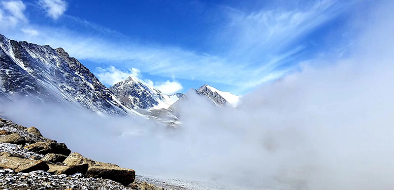 张掖肃南旅游巴尔斯雪山美景：梦幻巴尔斯
