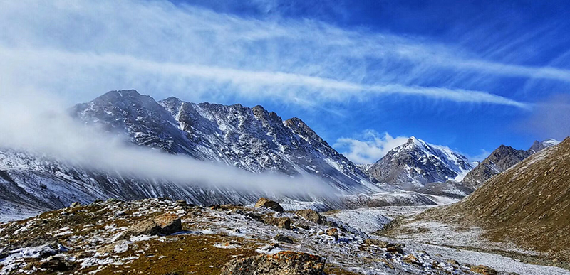 张掖肃南旅游巴尔斯雪山美景：梦幻巴尔斯