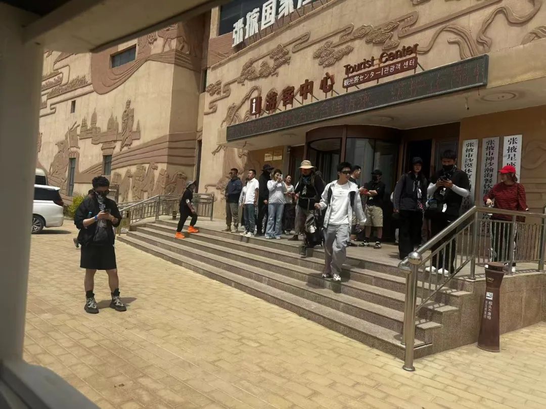 极限与荒漠的共舞:《风驰赛车手》张掖神沙窝太阳岛完成高燃拍摄