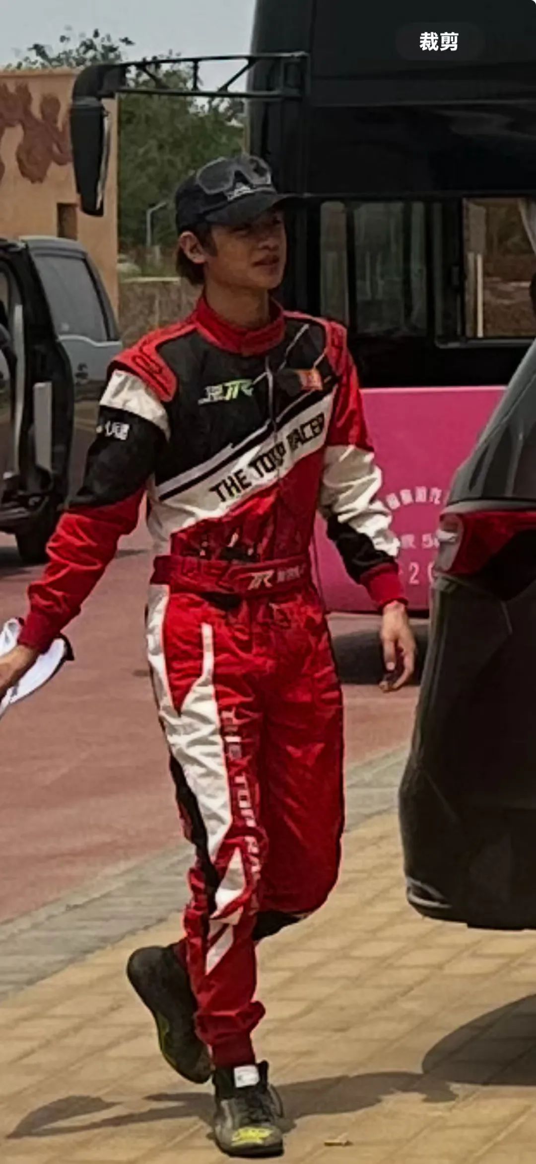 极限与荒漠的共舞:《风驰赛车手》张掖神沙窝太阳岛完成高燃拍摄