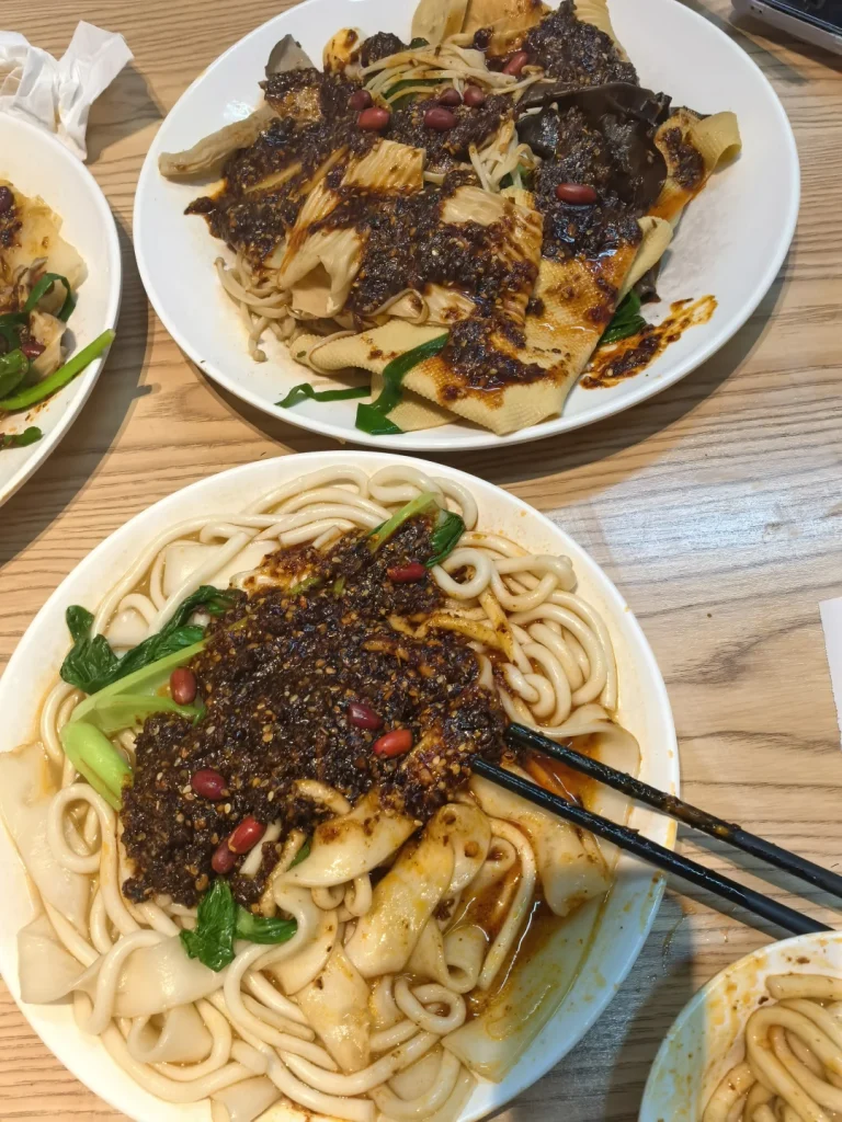 张掖麻辣粉网红店：甘小甘麻辣烫