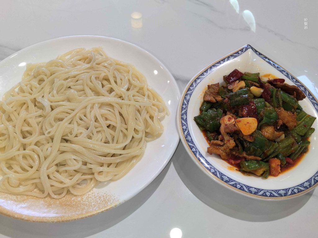 张掖特色美食：拉条子